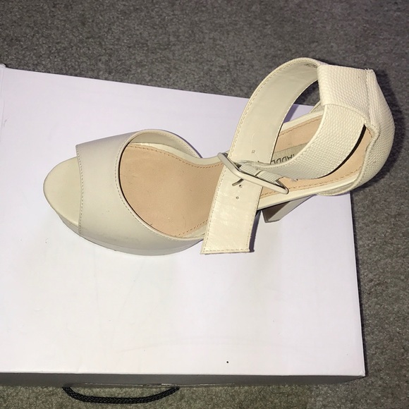 Heels. - Picture 2 of 3